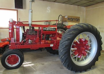 Sale Pictures 04 Antique Farmall Tractor