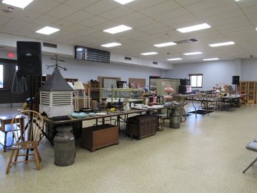 Auctioneer 1 sale setup pics01