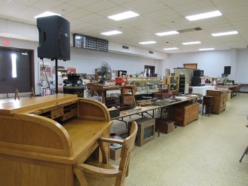 Auctioneer 1 Sale Set Up pics01