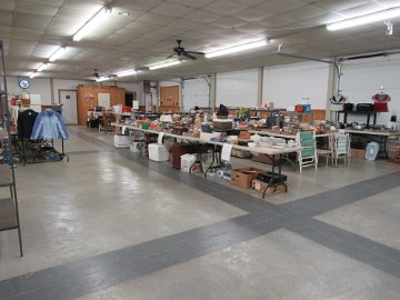 Auctioneer 3 Sale Set Up pics01