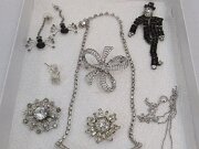 053026jewelrypic001