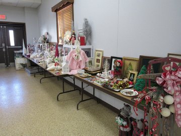 Christmas Sale Set Up pics02